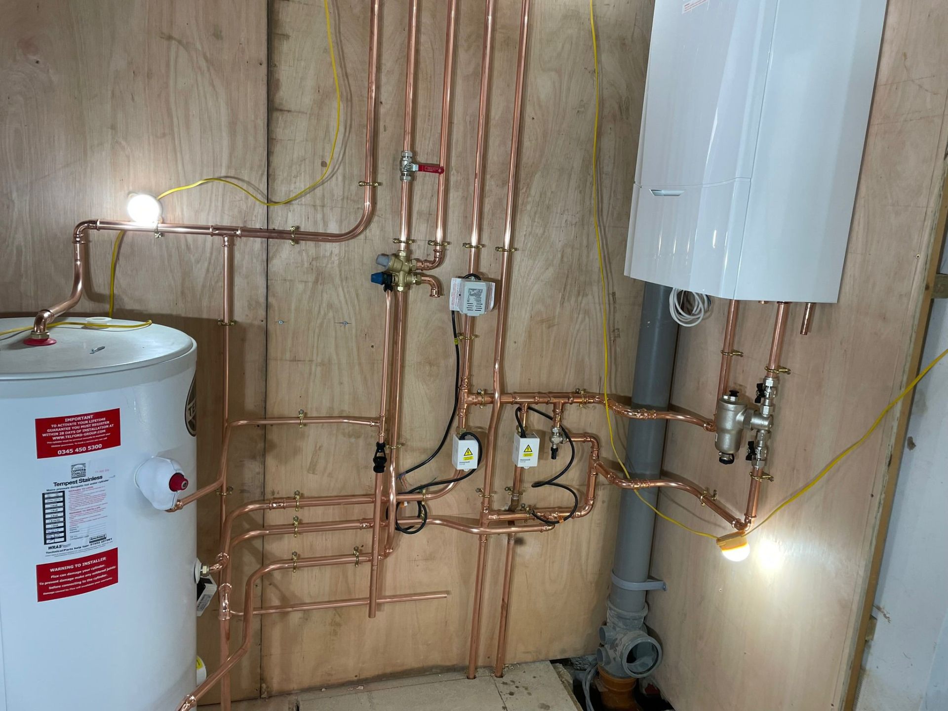 Hurricane unvented cylinder, expansion vessel and low-loss header with DAB Evosta pumps
